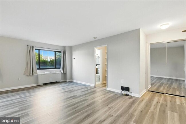 Building Photo - 1300 S Arlington Ridge Rd