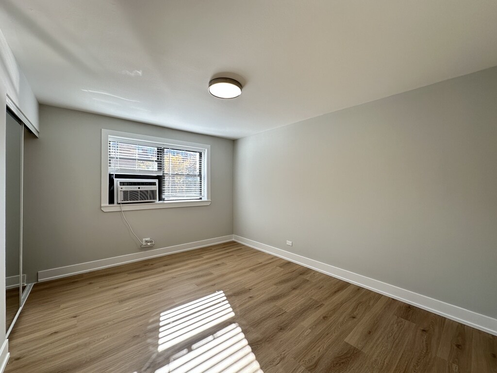 Building Photo - 535 W Aldine Ave