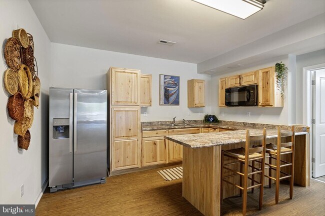 Building Photo - 120 Shady Oaks Ln