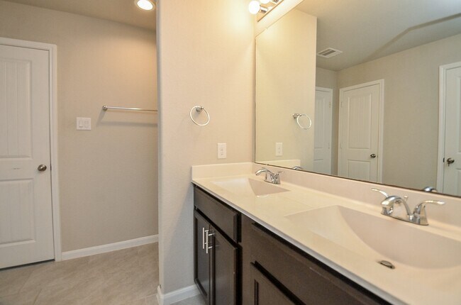 Building Photo - 3103 Floral Park Ct