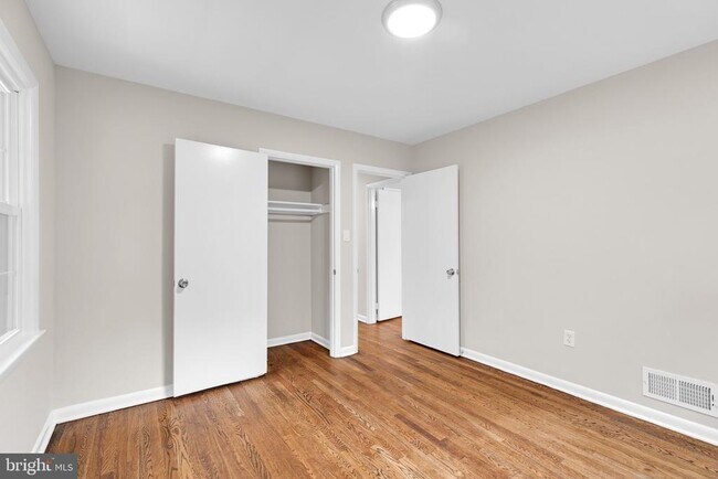 Building Photo - 3009 S Hill St