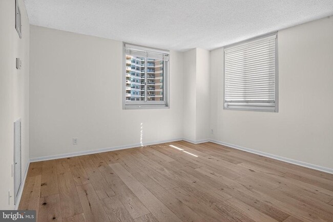 Building Photo - 4601 N Park Ave