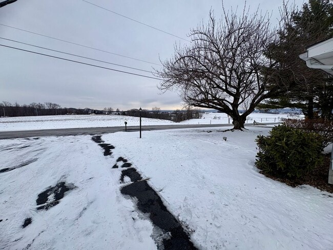 Building Photo - 3 Bedroom Rancher in Lebanon!