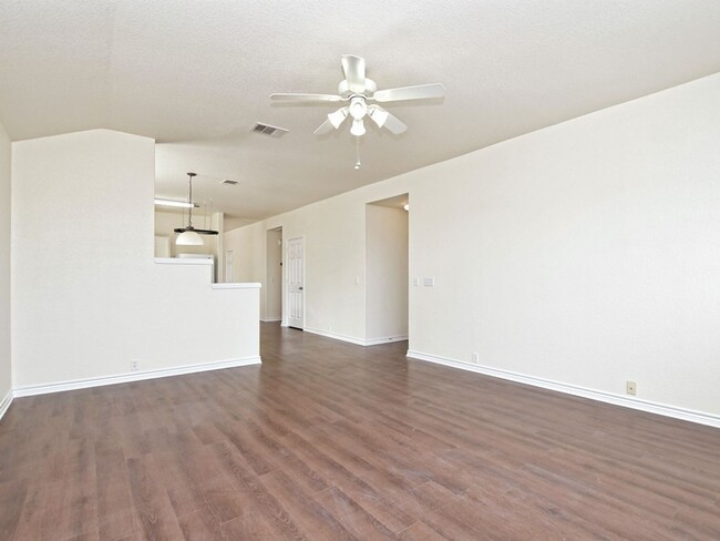 Building Photo - Beautiful 4 Bedroom / 2 Bath Home in Eagle...