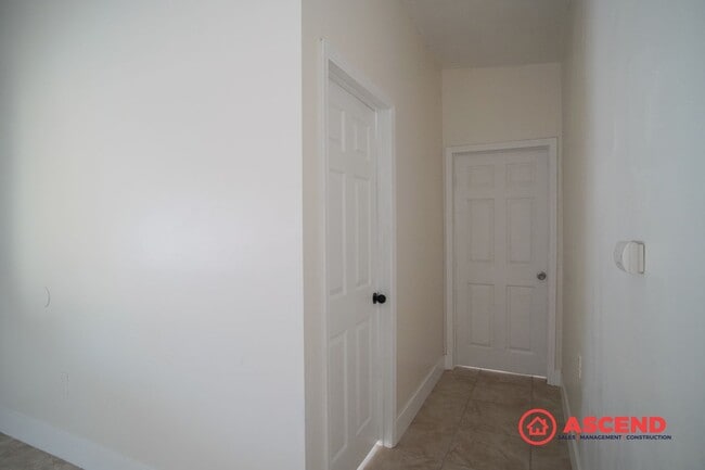 Building Photo - 190 Price St