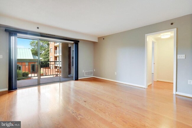 Building Photo - 545 E Braddock Rd