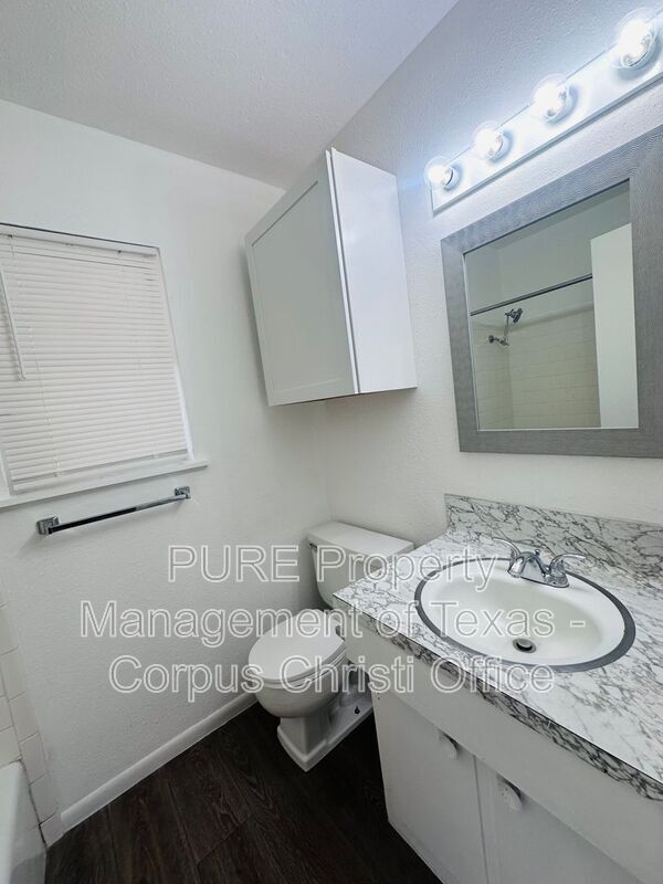 Building Photo - 4006 Panama Dr