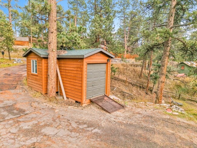 Building Photo - 28384 Kinnikinick Rd