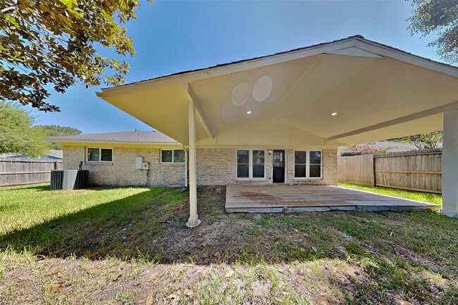 Building Photo - 1618 Live Oak Hollow St