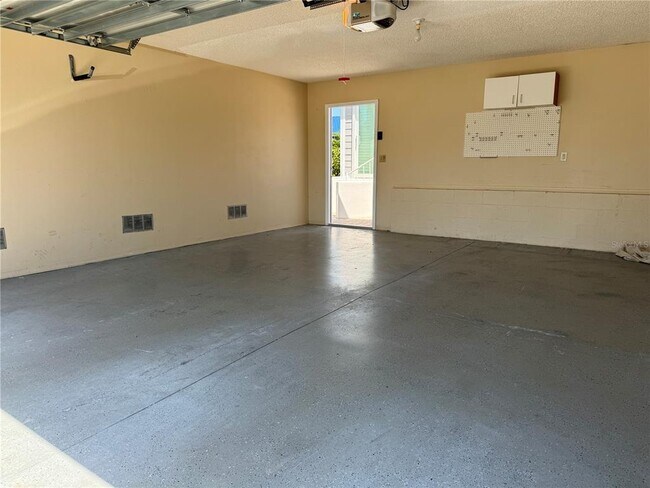Building Photo - 1005 Pelican Ct
