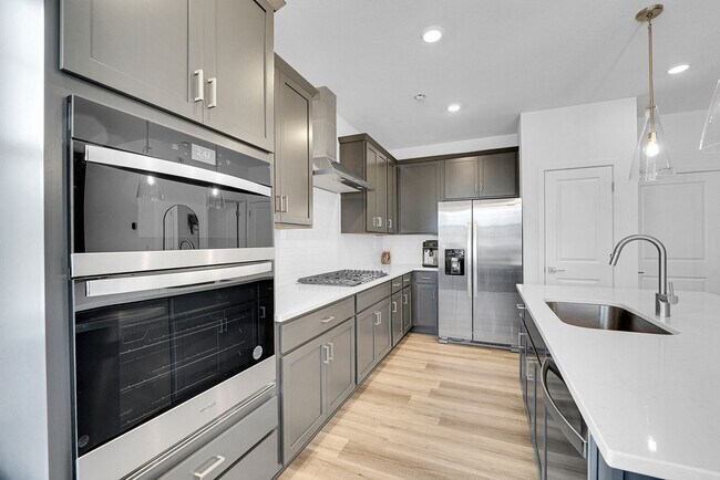 Building Photo - Sterling Ranch 3bed 3bath - like NEW!