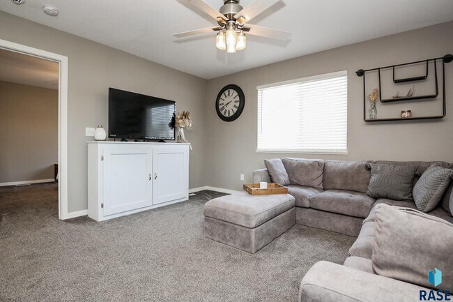 Building Photo - 1600 East 69th St N