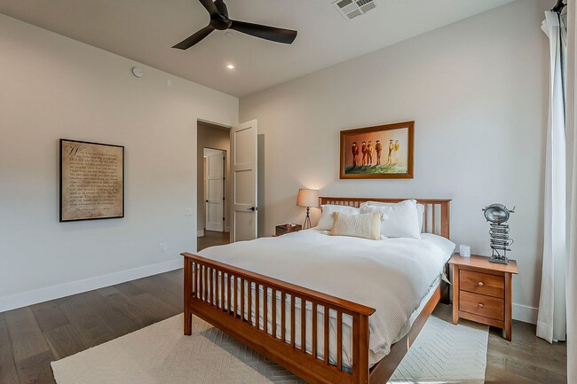 Building Photo - Luxury Home ready for January Move-in