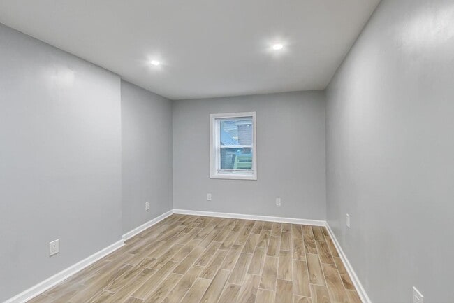 Building Photo - 5151 W Agatite Ave