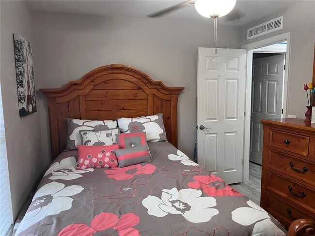Building Photo - 3460 Bellericay Ln