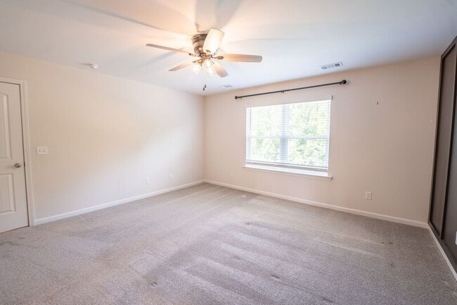 Building Photo - 257 Cromer St