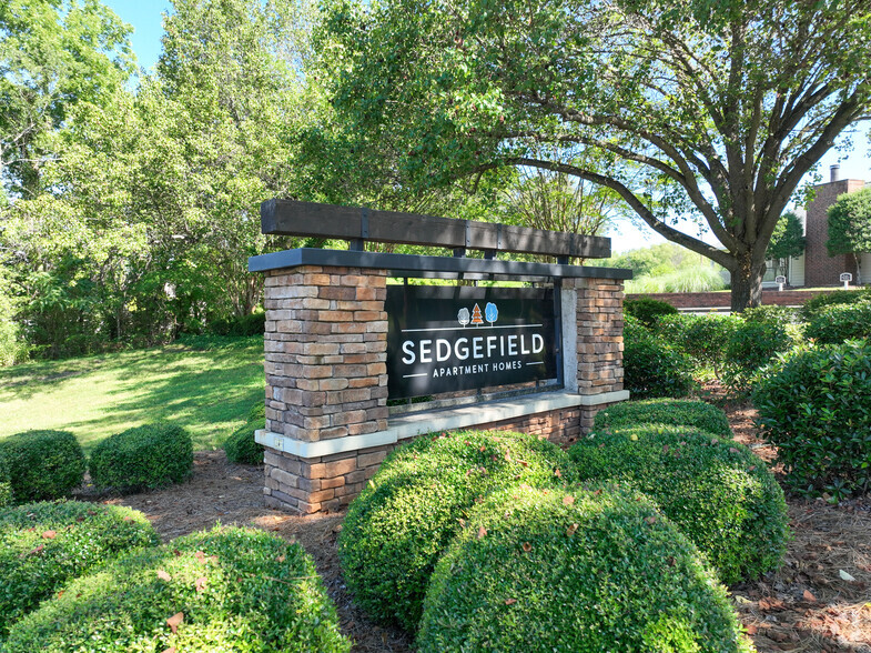 Primary Photo - Sedgefield Apartments