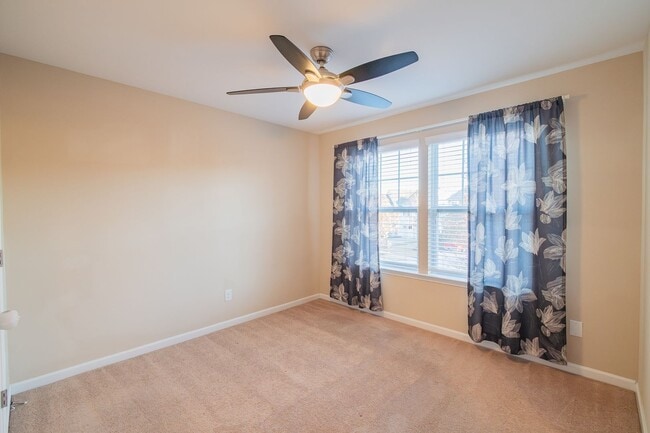 Building Photo - Spacious 4 Bedroom, 3.5 Bath Home for Rent in Pineville!