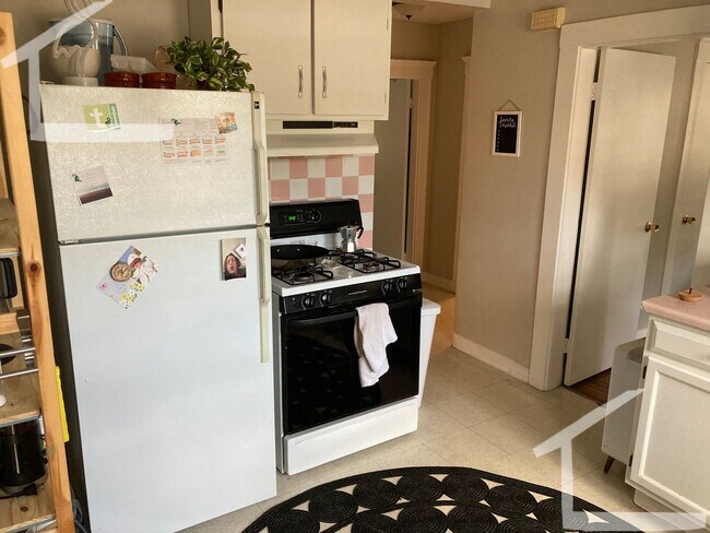 Building Photo - Nice 2 bed in JP