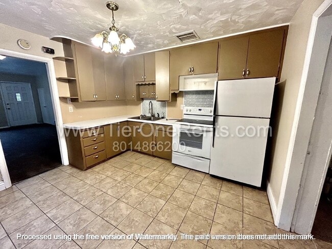 Building Photo - This property offers a NO DEPOSIT option available for qualified renters!