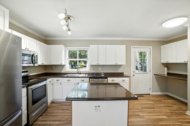 Building Photo - 1037 Randall Ct