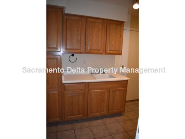 Building Photo - Rocklin home with pool & newer HVAC!