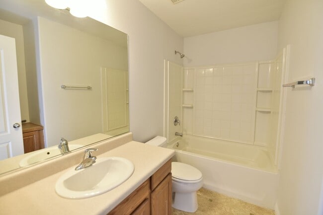 Building Photo - BEAUTIFUL 4BED/3BATH Home w/ 2 Car Garage ...