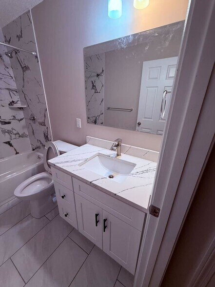 Building Photo - 7 Saint James Pl