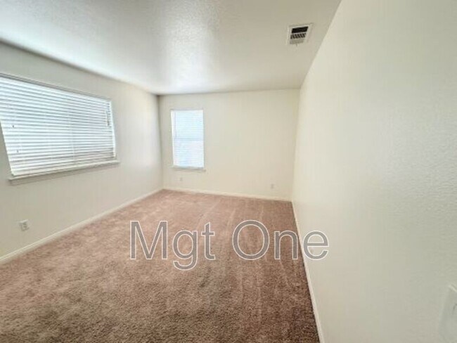 Building Photo - 11026 Evergreen Loop