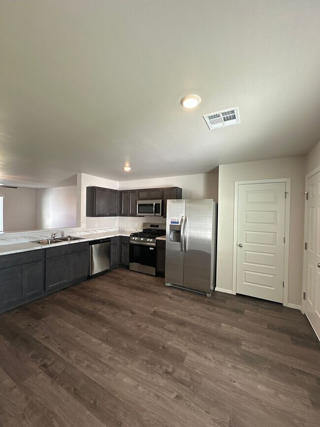 Building Photo - Pre-Leasing Now! Don't Miss This Charming 3-Bedroom, 2-Bath Home in Claremore