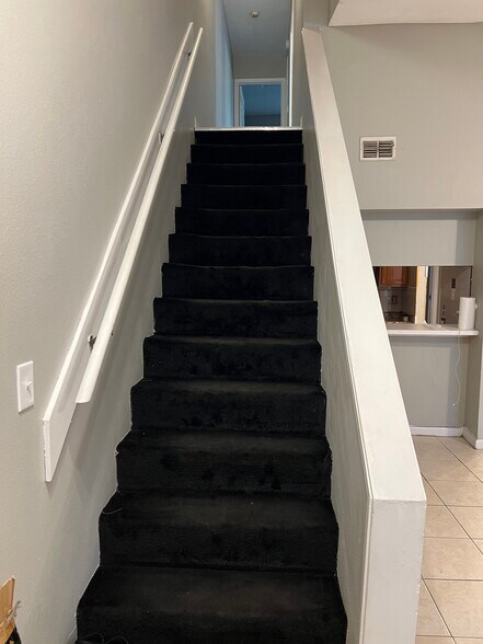 Building Photo - 2312 Tina Dr