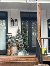 Building Photo - 103 Filors Ln