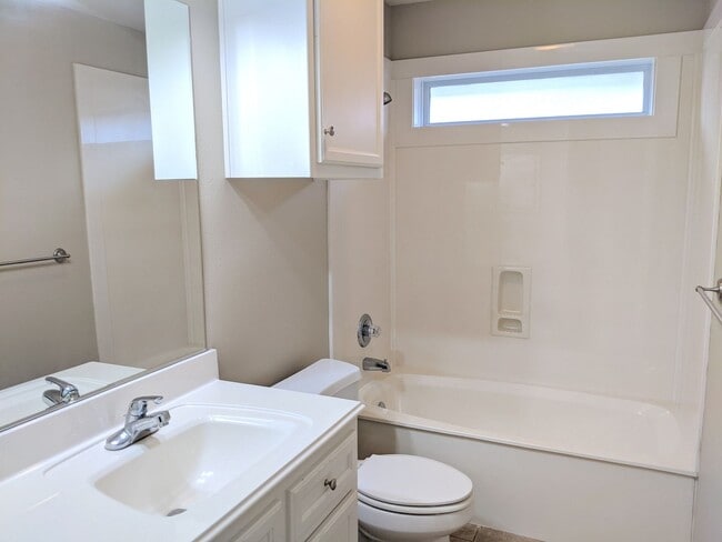 Building Photo - May Move In! 3 Bed 2 Bath In Edelweiss Gar...