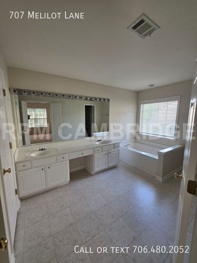 Building Photo - 707 Melilot Ln