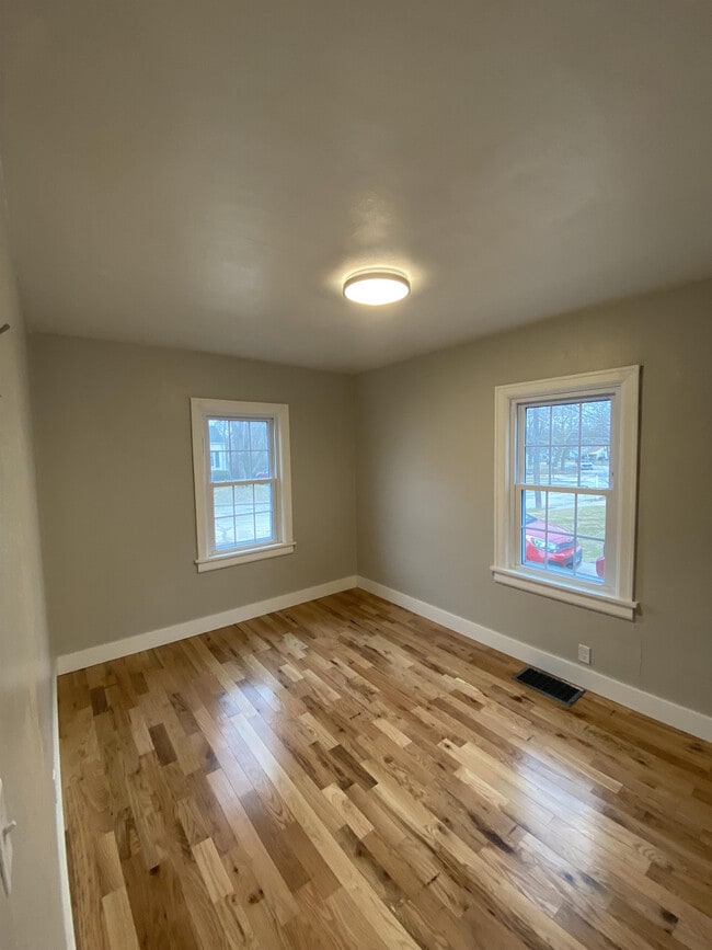 Building Photo - 237 S Thorncrest Ave