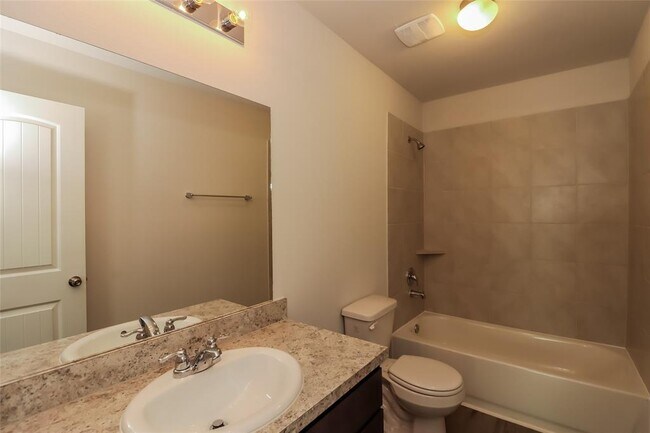 Building Photo - 3420 Cannon Dr