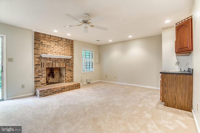 Building Photo - 1059 N George Mason Dr