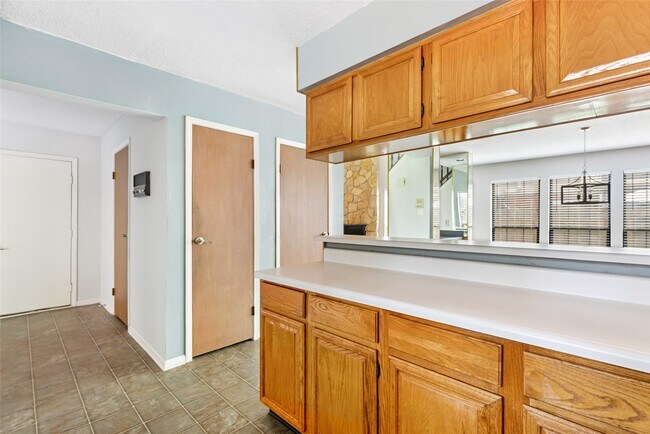 Building Photo - 3122 Lake Stream Dr