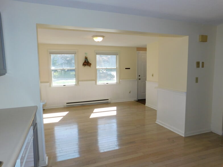 Building Photo - 4 Willow Creek Ln