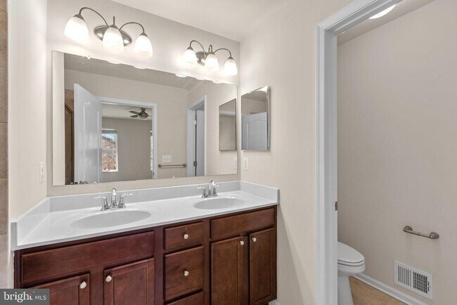 Building Photo - 5345 Tweeddale Pl