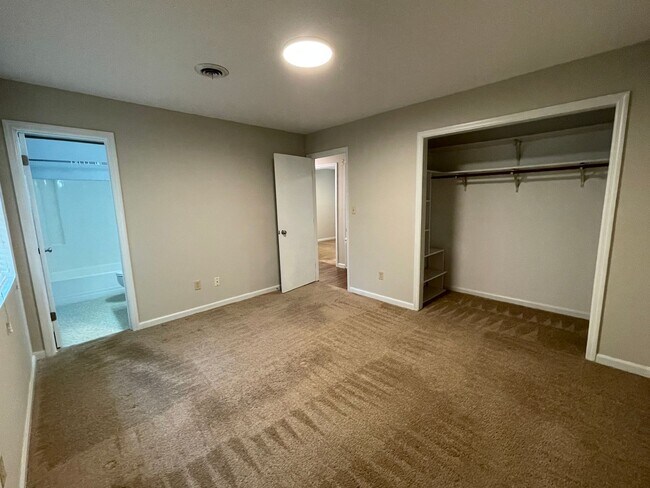 Building Photo - 118 Hollingsworth Dr