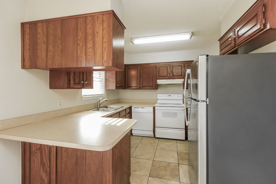 Building Photo - 1808 SE 13th St