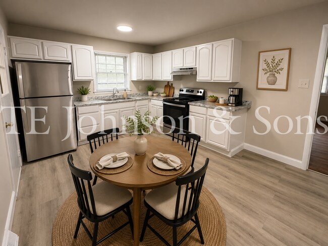 Building Photo - Newly Renovated 4 Bedroom Home with Hardwood Floors & Central A/C in Winston-Salem