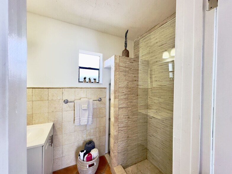 Building Photo - 104 Harding St