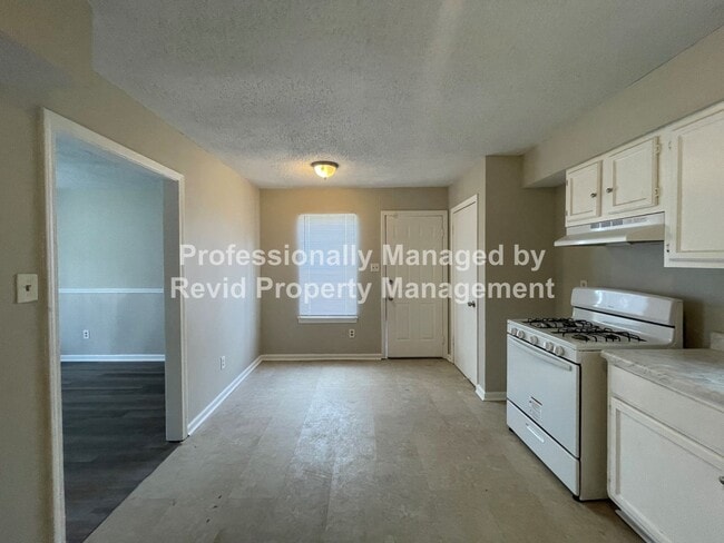 Building Photo - Charming 3 Bedroom Home!