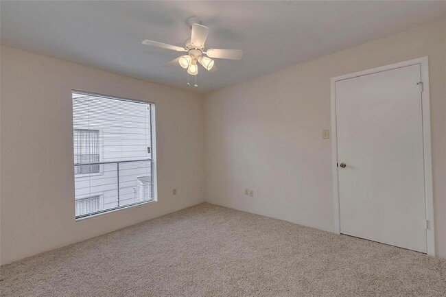 Building Photo - 2100 Wilcrest Dr
