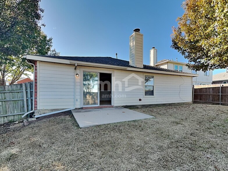 Building Photo - 904 Western Pass