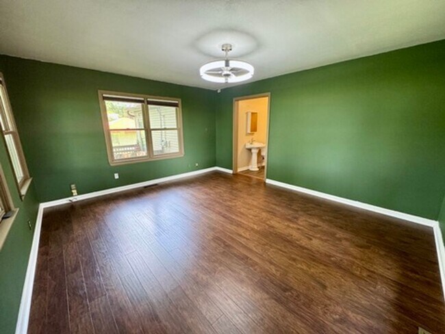 Building Photo - 3-Bedroom Country Home on Nearly 5 Acres with Detached Garage
