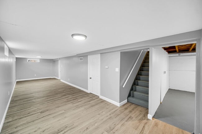 Building Photo - Beautifully Updated 4 beds/2baths