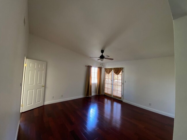 Building Photo - Spacious Condo Thousand Oaks